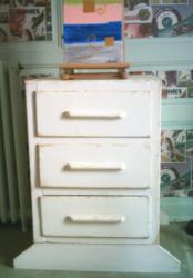 Commode blanche avec liseret or veilli