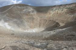 Vulcano vu d un bord en haut